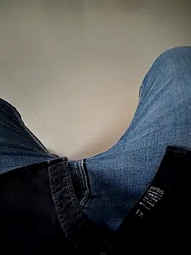 Snapshot of SplitPrestige19 chatting on November 14, 2025, 10:41 am SplitPrestige19 online show from November 14, 2025, 10:41 am