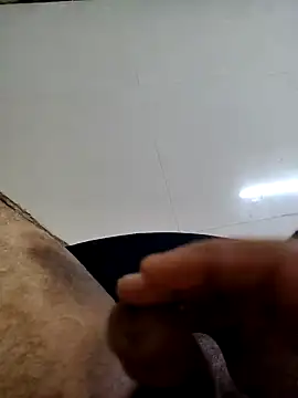 Snapshot of SplitPrestige19 chatting on October 17, 2025, 9:56 am SplitPrestige19 online show from October 17, 2025, 9:56 am