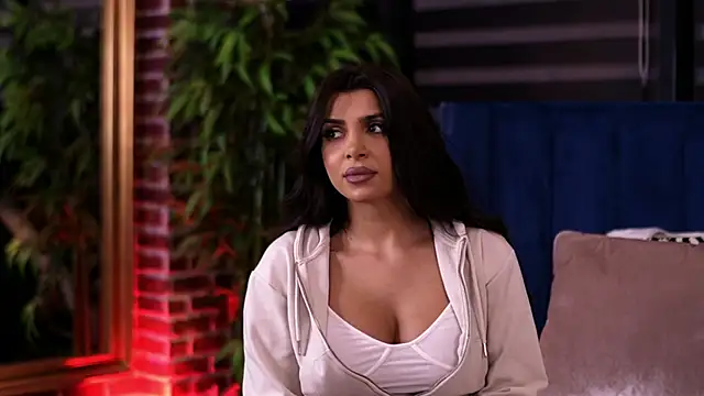 NicoleCellini online show from December 4, 2025, 7:13 pm