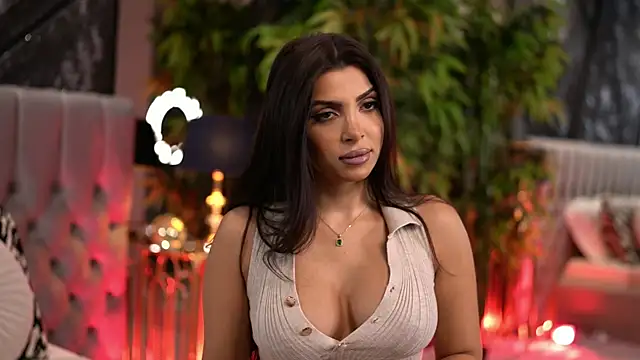 NicoleCellini online show from December 19, 2025, 7:27 pm