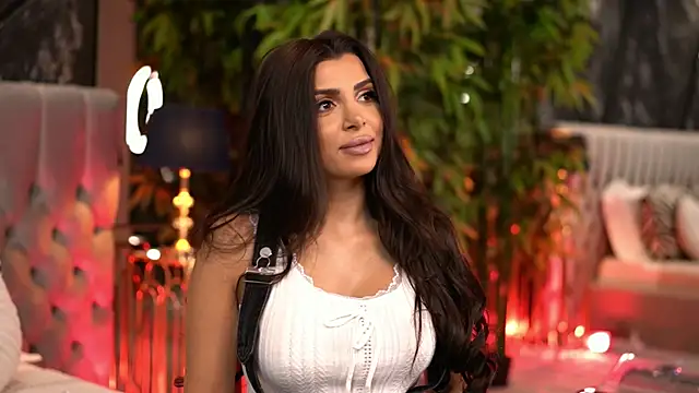 NicoleCellini online show from December 18, 2025, 7:18 pm