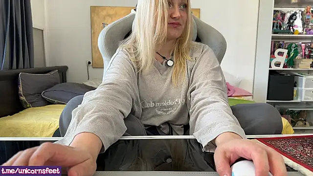 Snapshot of unicornsfeet chatting on May 16, 2026, 3:11 pm unicornsfeet online show from May 16, 2026, 3:11 pm