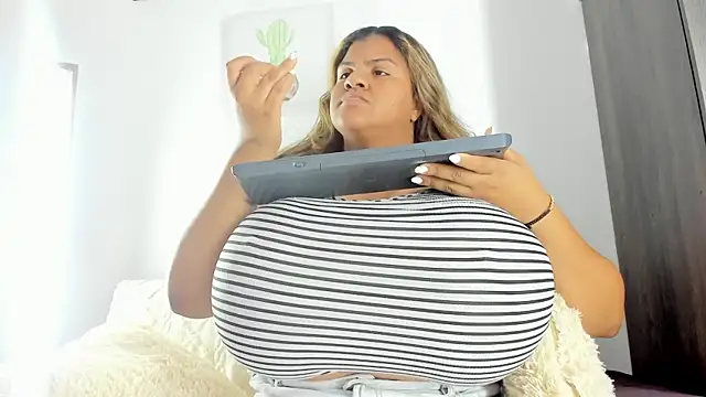 Snapshot of bigmom69_ chatting on March 24, 2026, 3:56 pm bigmom69 online show from March 24, 2026, 3:56 pm