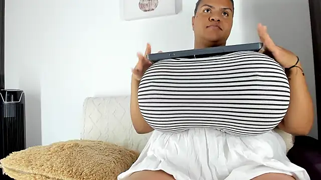 Snapshot of bigmom69_ chatting on March 26, 2026, 3:54 pm bigmom69 online show from March 26, 2026, 3:54 pm