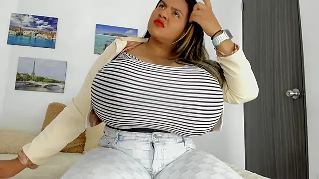 Snapshot of bigmom69_ chatting on October 4, 2025, 10:33 pm bigmom69 online show from October 4, 2025, 10:33 pm