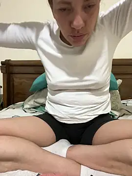 lia huan online show from March 18, 2025, 2:18 am