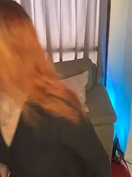 lia huan online show from March 8, 2025, 1:14 pm