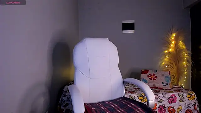 Snapshot of DollyWalker chatting on March 17, 2025, 10:08 pm DollyWalker online show from March 17, 2025, 10:08 pm