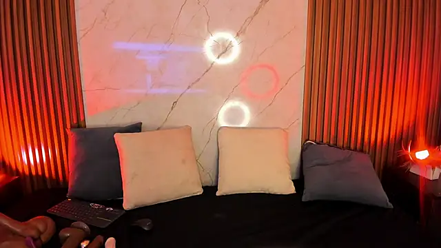 Emiilycollins online show from February 3, 2025, 8:57 pm