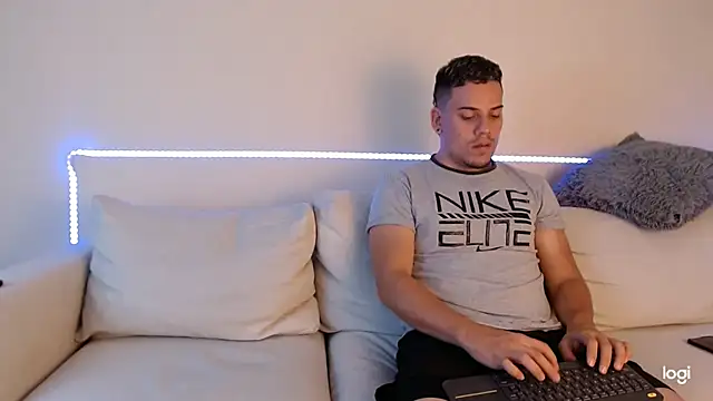 Snapshot of blue_and_peter chatting on February 12, 2025, 5:47 am blue and peter online show from February 12, 2025, 5:47 am