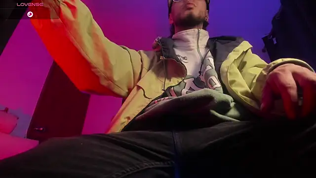 Snapshot of s_sven03 chatting on December 19, 2025, 1:42 am s sven03 online show from December 19, 2025, 1:42 am