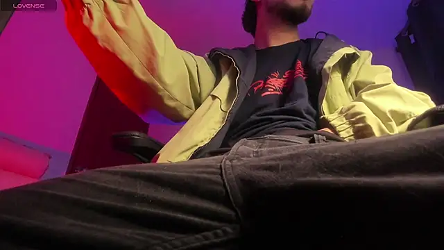 Snapshot of s_sven03 chatting on December 19, 2025, 11:18 pm s sven03 online show from December 19, 2025, 11:18 pm