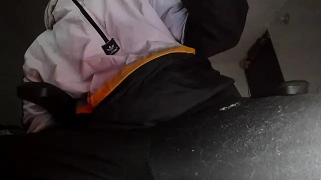 s sven03 online show from October 7, 2025, 2:56 am