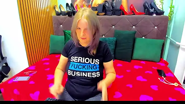 Snapshot of Lilly_hott chatting on October 1, 2025, 5:28 pm Lilly hott online show from October 1, 2025, 5:28 pm