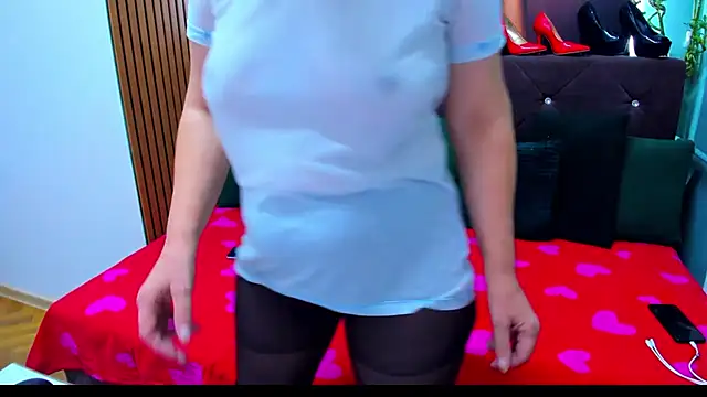 Snapshot of Lilly_hott chatting on October 14, 2025, 6:41 pm Lilly hott online show from October 14, 2025, 6:41 pm