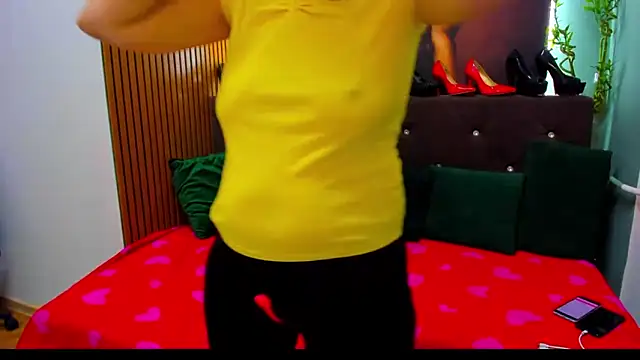 Snapshot of Lilly_hott chatting on October 9, 2025, 5:57 pm Lilly hott online show from October 9, 2025, 5:57 pm