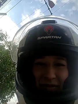 Snapshot of MiaStor chatting on October 14, 2025, 9:36 pm MiaStor online show from October 14, 2025, 9:36 pm