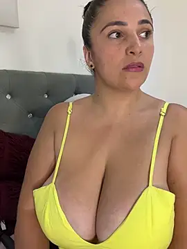 Snapshot of Taylortits chatting on January 23, 2025, 1:51 am Taylortits online show from January 23, 2025, 1:51 am