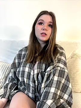 Snapshot of PumaShyXD chatting on November 17, 2025, 10:30 am PumaShyXD online show from November 17, 2025, 10:30 am