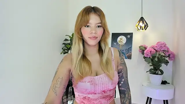 Snapshot of Adria_ross chatting on April 23, 2026, 12:29 pm Adria ross online show from April 23, 2026, 12:29 pm