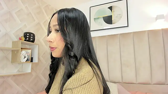 Snapshot of Anniie_Queen chatting on April 10, 2026, 3:35 am Anniie Queen online show from April 10, 2026, 3:35 am