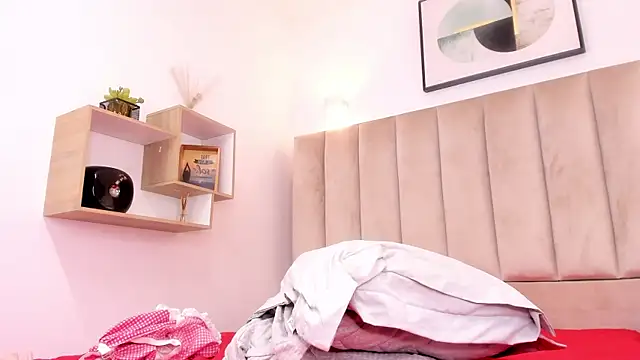 Snapshot of Anniie_Queen chatting on February 25, 2025, 6:25 am Anniie Queen online show from February 25, 2025, 6:25 am