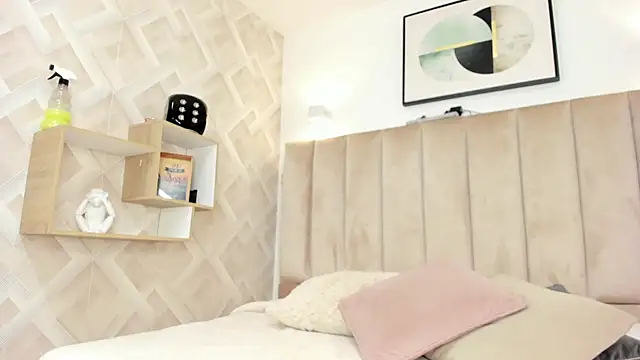 Snapshot of Anniie_Queen chatting on March 6, 2026, 3:23 am Anniie Queen online show from March 6, 2026, 3:23 am