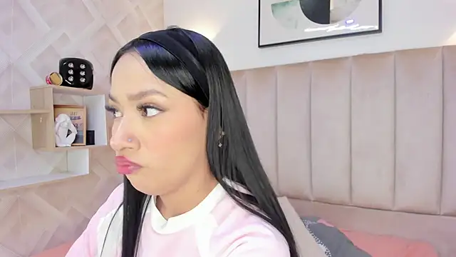 Snapshot of Anniie_Queen chatting on April 1, 2026, 3:08 am Anniie Queen online show from April 1, 2026, 3:08 am