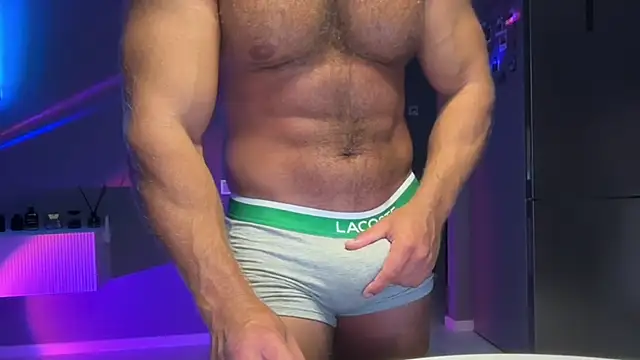 Snapshot of KarlosRichi chatting on November 13, 2025, 4:16 am KarlosRichi online show from November 13, 2025, 4:16 am