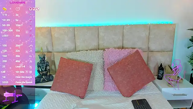 LiaaGenner online show from September 8, 2025, 7:02 pm