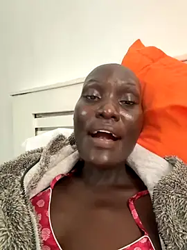 Foxxxyfemale online show from November 18, 2025, 7:55 am