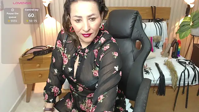 luciana ballesteros  online show from November 4, 2025, 12:20 pm