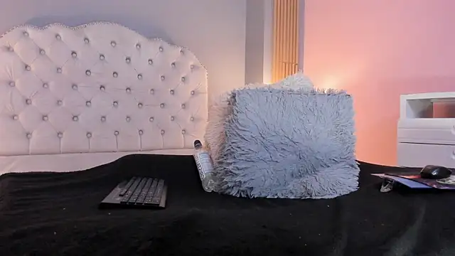 RamonaSimons online show from September 10, 2025, 8:19 pm