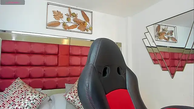 Snapshot of FaloonRoussel chatting on November 15, 2025, 7:07 pm FaloonRoussel online show from November 15, 2025, 7:07 pm