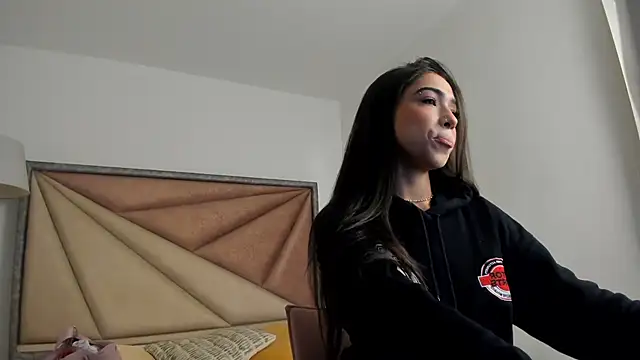 Snapshot of FaloonRoussel chatting on November 21, 2025, 12:20 am FaloonRoussel online show from November 21, 2025, 12:20 am