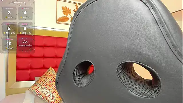 Snapshot of FaloonRoussel chatting on November 11, 2025, 6:25 pm FaloonRoussel online show from November 11, 2025, 6:25 pm