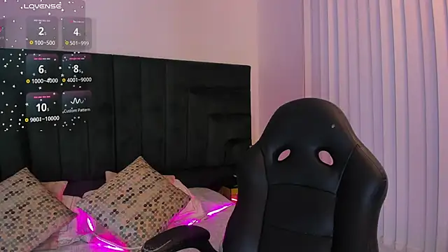 Snapshot of FaloonRoussel chatting on November 25, 2025, 6:30 pm FaloonRoussel online show from November 25, 2025, 6:30 pm