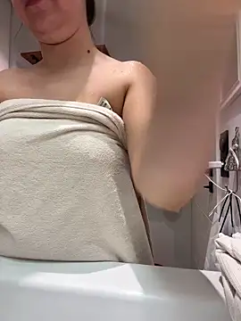 Snapshot of lyajoliee chatting on February 10, 2026, 10:03 am lyajoliee online show from February 10, 2026, 10:03 am