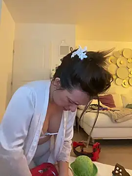 Snapshot of lyajoliee chatting on January 12, 2026, 5:25 am lyajoliee online show from January 12, 2026, 5:25 am