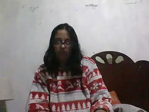 Snapshot of Samanthat33 chatting on March 11, 2025, 3:47 am Samanthat33 online show from March 11, 2025, 3:47 am