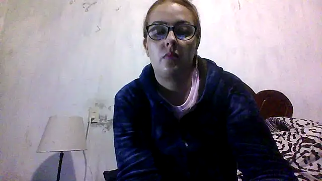 Snapshot of Samanthat33 chatting on September 24, 2025, 3:35 am Samanthat33 online show from September 24, 2025, 3:35 am