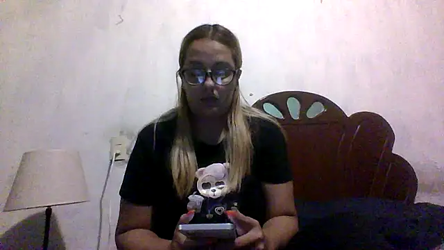 Snapshot of Samanthat33 chatting on October 31, 2025, 11:33 pm Samanthat33 online show from October 31, 2025, 11:33 pm