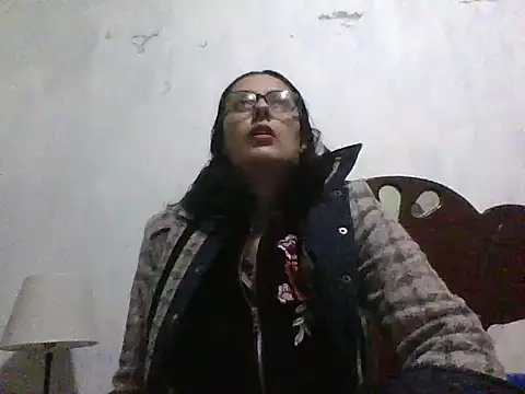 Snapshot of Samanthat33 chatting on December 30, 2024, 5:04 am Samanthat33 online show from December 30, 2024, 5:04 am