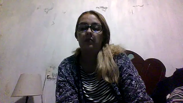 Snapshot of Samanthat33 chatting on October 6, 2025, 6:03 am Samanthat33 online show from October 6, 2025, 6:03 am