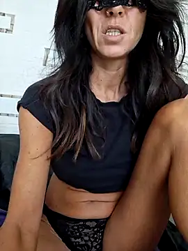 EmySkinny85 online show from October 6, 2025, 9:32 am