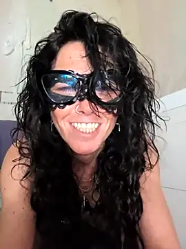 EmySkinny85 online show from March 18, 2026, 8:43 pm