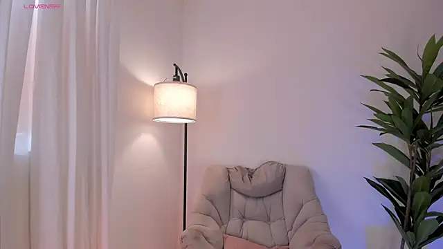 Snapshot of Mia_love__ chatting on November 28, 2025, 4:07 pm Mia love online show from November 28, 2025, 4:07 pm