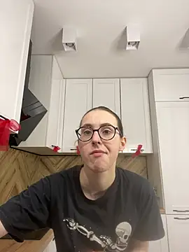 Snapshot of MartiniiSelenna chatting on January 12, 2026, 6:42 am MartiniiSelenna online show from January 12, 2026, 6:42 am