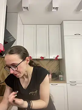 Snapshot of MartiniiSelenna chatting on February 13, 2026, 6:35 am MartiniiSelenna online show from February 13, 2026, 6:35 am