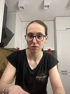 Snapshot of MartiniiSelenna chatting on April 10, 2026, 5:47 am MartiniiSelenna online show from April 10, 2026, 5:47 am